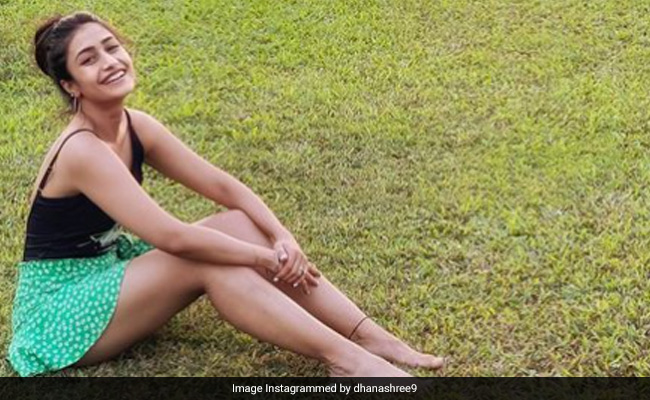 धनाश्री वर्मा समुद्र किनारे बैठी आईं नजर, बोलीं- आप जो बोते हैं वहीं काटते हैं