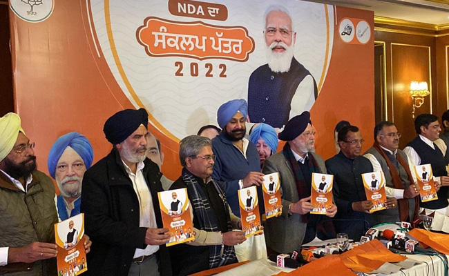 पंजाब चुनाव : कैप्टन की पार्टी के साथ BJP ने जारी किया घोषणापत्र, नौकरियों में युवाओं को 75 फीसदी आरक्षण का वादा