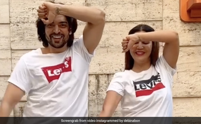 Debina Bonnerjee And Gurmeet Choudhary Dance To The <i>Kacha Badam</i> Trend On Their Wedding Anniversary