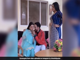 Nirahua को नीलम संग रोमांस करते देख फूटा आम्रपाली दुबे का गुस्सा और फिर जो हुआ...देखें Video Nirahua को नीलम संग रोमांस करते देख फूटा आम्रपाली दुबे का गुस्सा और फिर जो हुआ...देखें Video