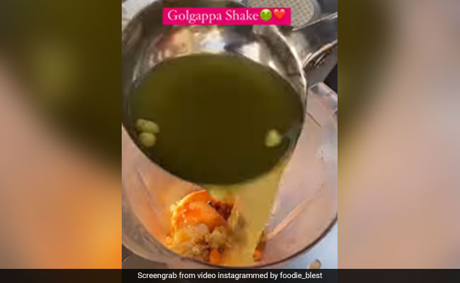 गोलगप्पा शेक’ मार्केट में आने के बाद परेशान हो गए हैं फूड लवर्स, कह रहे हैं कोई तो रोक लो!