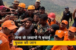 केरल : ट्रैकिंग के दौरान दो दिनों से पहाड़ पर फंसे युवक को सेना ने निकाला केरल : ट्रैकिंग के दौरान दो दिनों से पहाड़ पर फंसे युवक को सेना ने निकाला