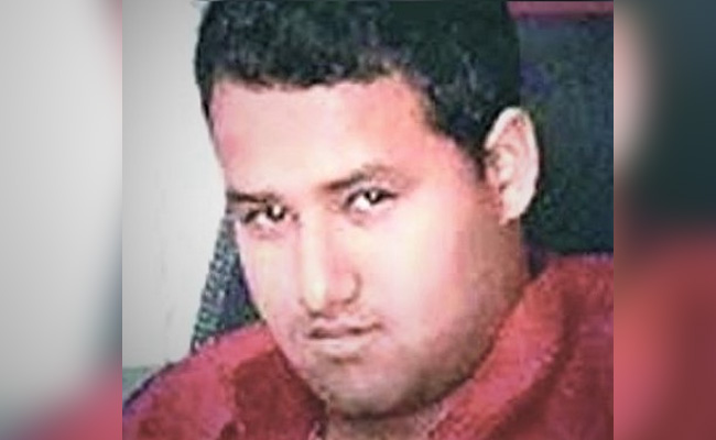 करोड़ों की ठगी करने वाले नोएडा अथॉरिटी के करोड़पति चौकीदार पर बर्खास्‍तगी की तलवार, यूं दिया लोगों को झांसा