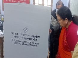 यूपी चुनाव : कानपुर की मेयर पर कार्रवाई की तलवार, वोट डालते हुए EVM की तस्वीर शेयर करने का आरोप यूपी चुनाव : कानपुर की मेयर पर कार्रवाई की तलवार, वोट डालते हुए EVM की तस्वीर शेयर करने का आरोप