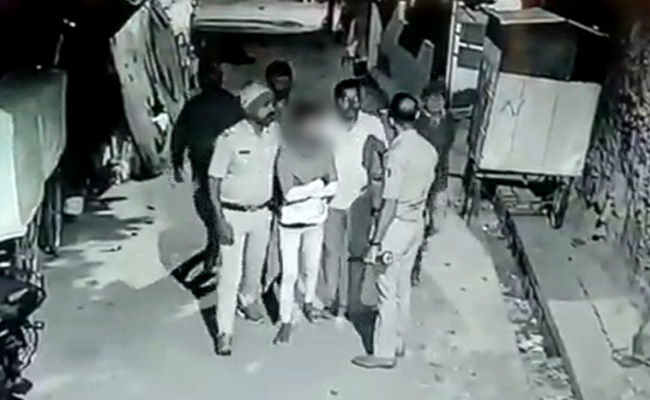 CCTV में कैद:  कर्नाटक में बजरंग दल कार्यकर्ता की हत्‍या मामले में सुबह 3 बजे हुई पहली गिरफ्तारी