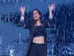 Raveena Tandon ने किया 'टिप टिप बरसा पानी' पर डांस, विशाल ददलानी बोले- रवीना सिर्फ और सिर्फ एक है Raveena Tandon ने किया 'टिप टिप बरसा पानी' पर डांस, विशाल ददलानी बोले- रवीना सिर्फ और सिर्फ एक है