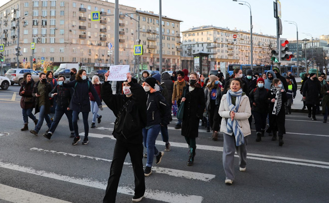 "Ukraine, We Won't Desert You!": Anti-Russia Protests Sweep Europe