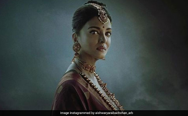 <i>Ponniyin Selvan</i>: Aishwarya Rai Bachchan Shares First Look And Twitter Is Smitten