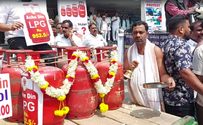 Rahul Gandhi Roasts BJP Over Fuel Prices, Congress 'Worships' Cylinders