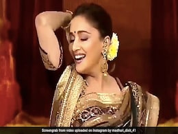 माधुरी दीक्षित ने 'डोला रे डोला' पर किया झूमकर डांस तो फैंस बोले- वाह चंद्रमुखी... माधुरी दीक्षित ने 'डोला रे डोला' पर किया झूमकर डांस तो फैंस बोले- वाह चंद्रमुखी...
