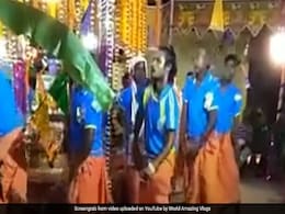 कृष्ण भक्तों पर भी छाया पुष्पा का खुमार, अल्लू के स्टाइल में किया जबर्दस्त "भक्ति डांस" कृष्ण भक्तों पर भी छाया पुष्पा का खुमार, अल्लू के स्टाइल में किया जबर्दस्त "भक्ति डांस"