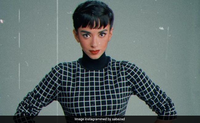 सबा आजाद के लेटेस्ट फोटो पर ऋतिक रोशन ने यूं दिया रिएक्शन, फैंस बोले - कुछ तो बात...