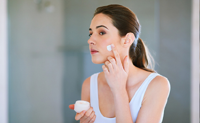 Best Anti-Acne Ingredients To Include In Your Skincare Routine