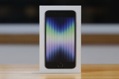 iPhone SE (2022) Unboxing... And a Surprise iPhone SE (2022) Unboxing... And a Surprise