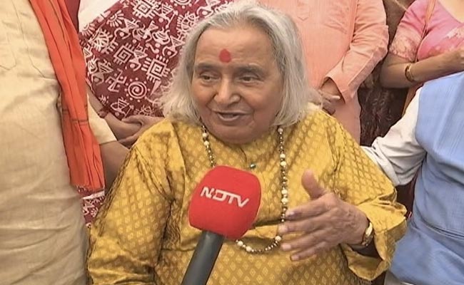 Veteran Singer's Musical Appeal To Voters On Last Day Of UP Polls