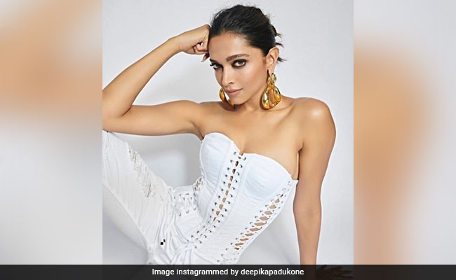 Deepika Padukone's Biggest Cheerleader Is This Person. No, It Isn't Ranveer Singh