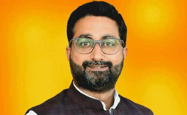 As 52 Ministers Take Oath In UP, BJP Changes Muslim Face Of The Party