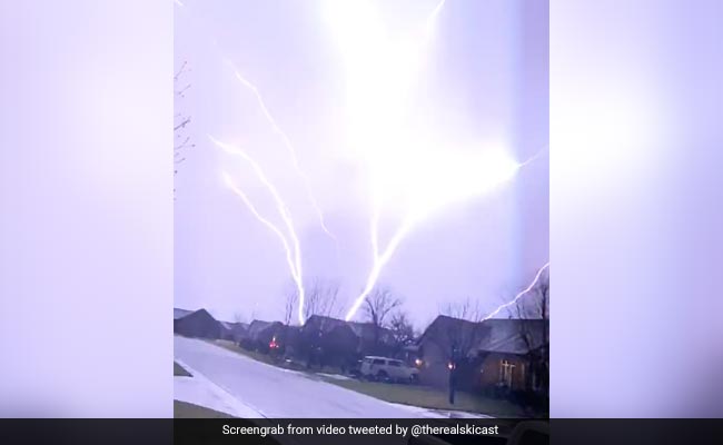 Video: Upward Lightning Illuminates Kansas Night Sky During Thunderstorm