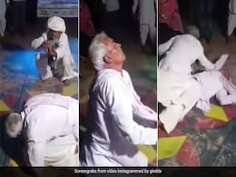'चचा' की बीन पर नागिन की तरह फन फैलाए बलखाने लगे 'दद्दा', VIDEO को आगे देख हो जाएंगे हंस-हंस के लोटपोट 'चचा' की बीन पर नागिन की तरह फन फैलाए बलखाने लगे 'दद्दा', VIDEO को आगे देख हो जाएंगे हंस-हंस के लोटपोट