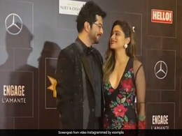 रेड कार्पेट पर हाथों में हाथ डाल राकेश बापट और शमिता शेट्टी ने ली एंट्री, फैंस बोले- अब जलने वालों की होगी बोलती बंद...  रेड कार्पेट पर हाथों में हाथ डाल राकेश बापट और शमिता शेट्टी ने ली एंट्री, फैंस बोले- अब जलने वालों की होगी बोलती बंद...