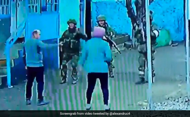 "Bloody Incredible": Elderly Ukrainian Couple Kick Out Russian Soldiers From Their Yard