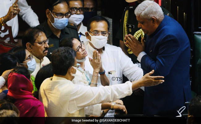 Trinamool MLAs Stop Governor From Leaving Without Speech In Assembly