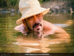 सलमान खान ने तालाब में बैठ कर दिया पोज तो फैंस बोले- चिलचिलाती गर्मी में आंखों को सुकून मिला सलमान खान ने तालाब में बैठ कर दिया पोज तो फैंस बोले- चिलचिलाती गर्मी में आंखों को सुकून मिला