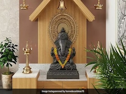 Vastu shastra के अनुसार घर के मंदिर में ना करें इन रंगों का इस्तेमाल, फिर बनी रहेगी घर में खुशहाली Vastu shastra के अनुसार घर के मंदिर में ना करें इन रंगों का इस्तेमाल, फिर बनी रहेगी घर में खुशहाली