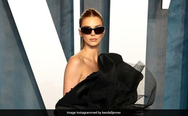 Kendall Jenner's Dramatic Balenciaga Dress Was Perfect For Oscars After Party