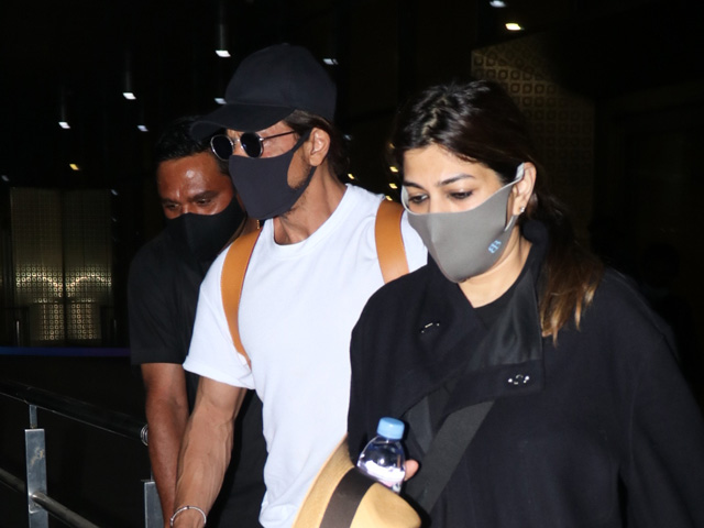 Done With <i>Pathaan</i>'s Spain Schedule, SRK Returns To Mumbai