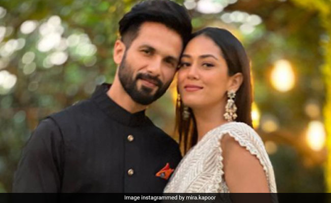 सना कपूर की शादी में शाहिद कपूर और मीरा राजपूत एथनिक लुक में लगे बेहद स्टाइलिश, फैंस बोले - बेस्ट लुक