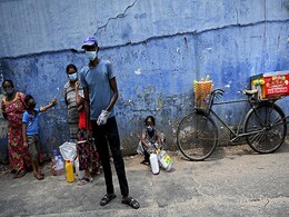 जरूरी सामानों की भारी किल्लत से जूझ रहा श्रीलंका, दवाई और बिजली के बिना दूभर हुआ लोगों का जीना जरूरी सामानों की भारी किल्लत से जूझ रहा श्रीलंका, दवाई और बिजली के बिना दूभर हुआ लोगों का जीना