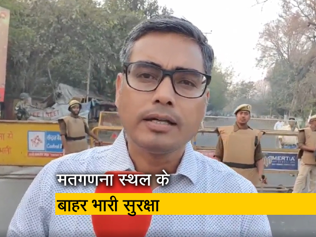 गोरखपुर: मतगणना स्‍थल के बाहर सुरक्षा चाक चौबंद, बड़ी संख्‍या में जवानों को किया तैनात