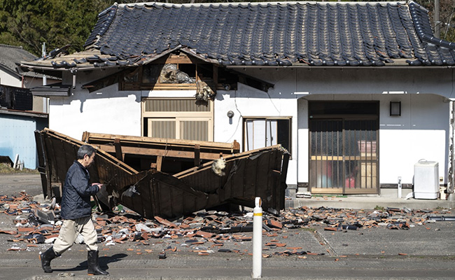 4 Dead, More Than 100 Injured After Japan Hit By Powerful Earthquake