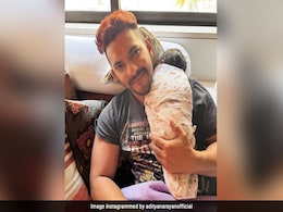 आदित्य नारायण की नन्ही बिटिया की तस्वीर वायरल, सिंगर श्रेया घोषाल यूं दी बधाई आदित्य नारायण की नन्ही बिटिया की तस्वीर वायरल, सिंगर श्रेया घोषाल यूं दी बधाई