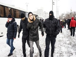 Over 4,300 Detained During Sunday Protests Across Russia Over Ukraine War Over 4,300 Detained During Sunday Protests Across Russia Over Ukraine War