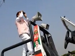 Video: यूपी में EVM पर मचे घमासान के बीच दूरबीन से स्ट्रॉन्ग रूम की निगरानी करते दिखे सपा के नेता Video: यूपी में EVM पर मचे घमासान के बीच दूरबीन से स्ट्रॉन्ग रूम की निगरानी करते दिखे सपा के नेता