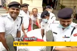 बिहार विधानसभा में जमकर हंगामा, मार्शल के जरिये निकाले गए CPI ML के विधायक  बिहार विधानसभा में जमकर हंगामा, मार्शल के जरिये निकाले गए CPI ML के विधायक