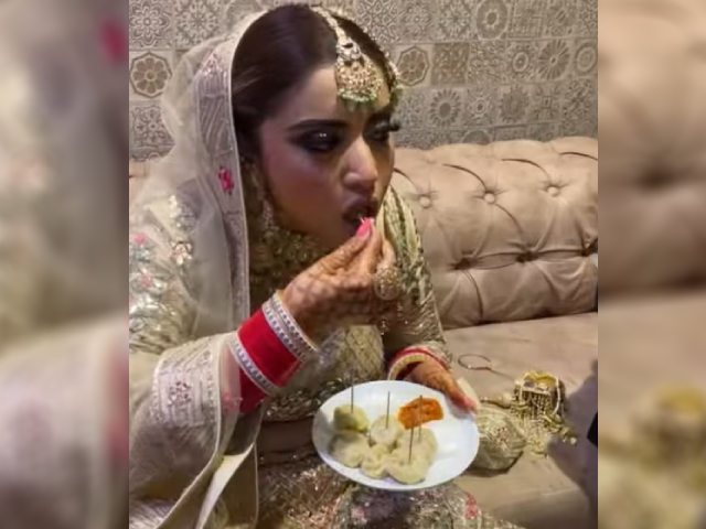 Bride Enjoying Momos With Chutney Hours Before Wedding