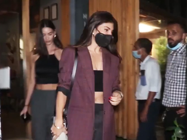 Style And The City: Jacqueline Fernandez's Casual Style