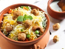 Soya Khichdi: पोषण और स्वाद से भरपूर डिनर में बनाना चाहते हैं कुछ क्विक तो जरूर ट्राई करें सोया खिचड़ी, फटाफट नोट करें रेसिपी Soya Khichdi: पोषण और स्वाद से भरपूर डिनर में बनाना चाहते हैं कुछ क्विक तो जरूर ट्राई करें सोया खिचड़ी, फटाफट नोट करें रेसिपी