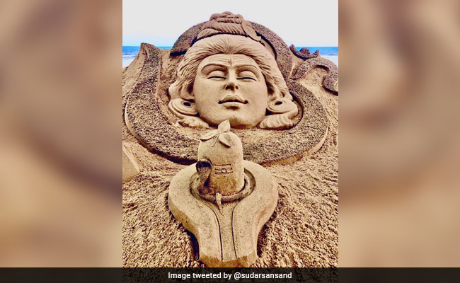 सुदर्शन पटनायक ने बालू पर "शिव" की बनाई कलाकृति, तस्वीर देख लोगों ने कहा- हर-हर महादेव!