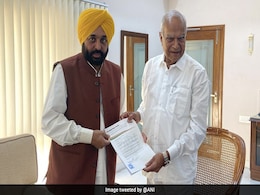 पंजाब : राज्यपाल से मिले भगवंत मान, सरकार बनाने का पेश किया दावा; 16 मार्च को लेंगे CM पद की शपथ पंजाब : राज्यपाल से मिले भगवंत मान, सरकार बनाने का पेश किया दावा; 16 मार्च को लेंगे CM पद की शपथ