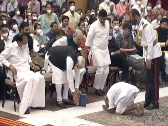 Watch: Yoga Guru, 125, Bows To PM, President Before Receiving Padma Shri