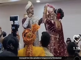 दूल्हे पर चढ़ा 'पुष्पा' फीवर, वरमाला डालने से पहले किया कुछ ऐसा की घूरते ही रह गए बाराती, देखें Video दूल्हे पर चढ़ा 'पुष्पा' फीवर, वरमाला डालने से पहले किया कुछ ऐसा की घूरते ही रह गए बाराती, देखें Video