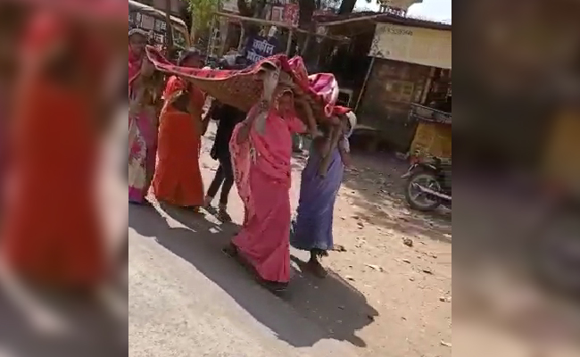On Camera, Women Carry Relative's Body On Cot After Failing To Get Hearse