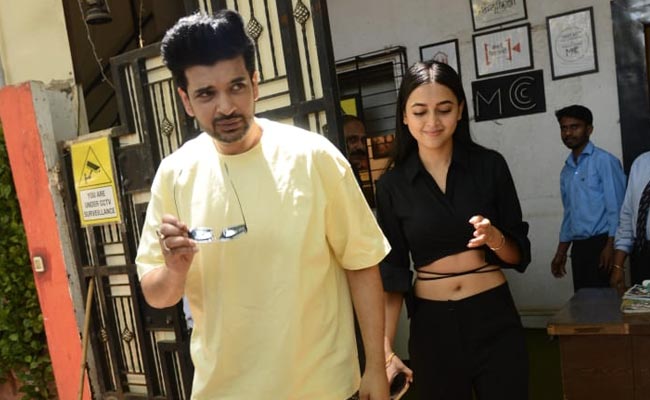 Karan Kundrra Makes Paparazzi Apologise To Girlfriend Tejasswi Prakash. Here's Why