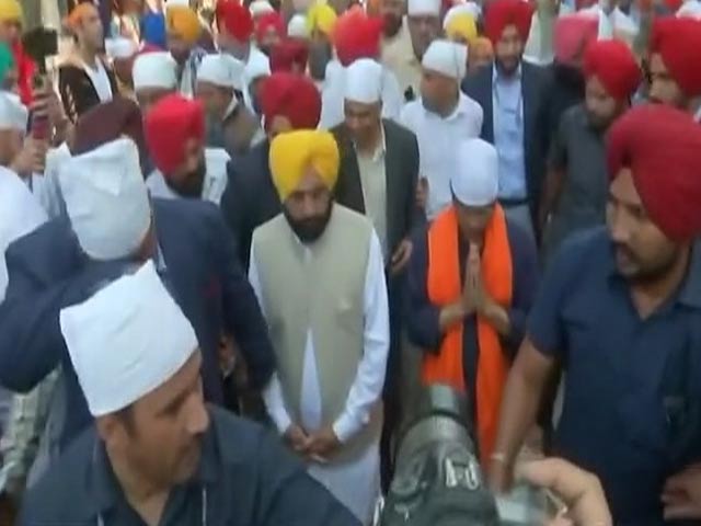 Arvind Kejriwal, Bhagwant Mann Visit Golden Temple Ahead Of Mega Roadshow