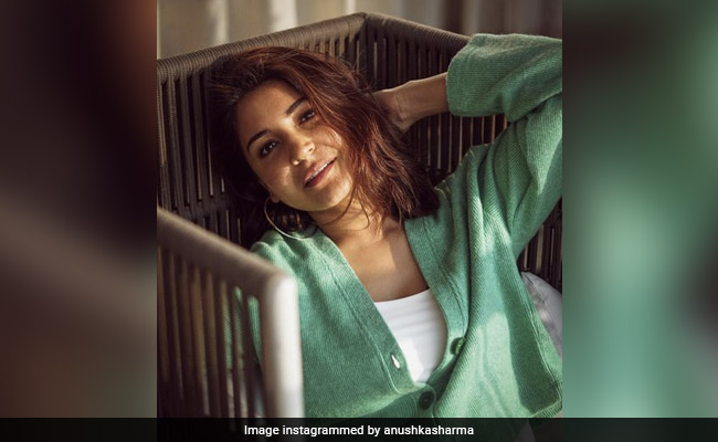 Anushka Sharma Shares More Proof, If Proof Were Needed, That She Is A "Good Light <i>Ki Deewani</i>"