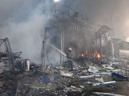 Ukraine में '1000 लोगों का घर बने' थिएटर पर बमबारी, Russia ने किया इंकार, 10 बड़ी बातें Ukraine में '1000 लोगों का घर बने' थिएटर पर बमबारी, Russia ने किया इंकार, 10 बड़ी बातें